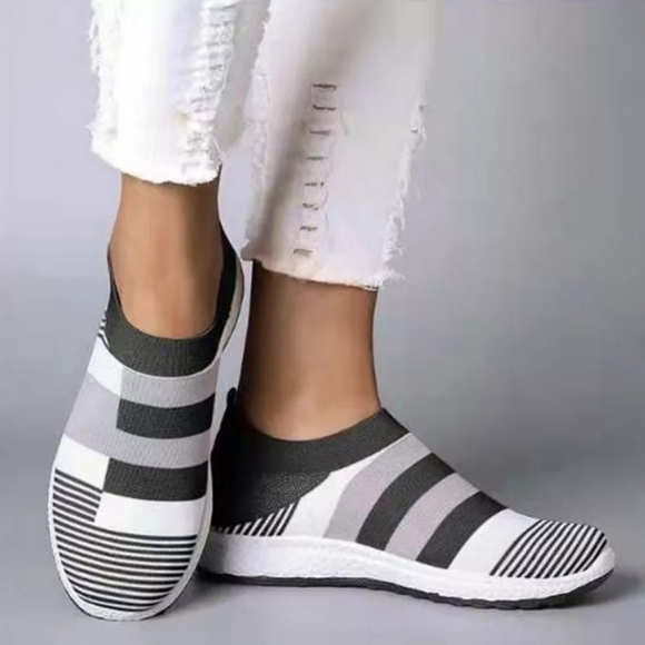 ⭕PREVIEW⭕ Black/White/Gray Knitted Sock Sneaker - Picture 2 of 8